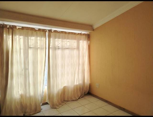 2 BEDROOM PROPERTY TO RENT IN PENINA PARK